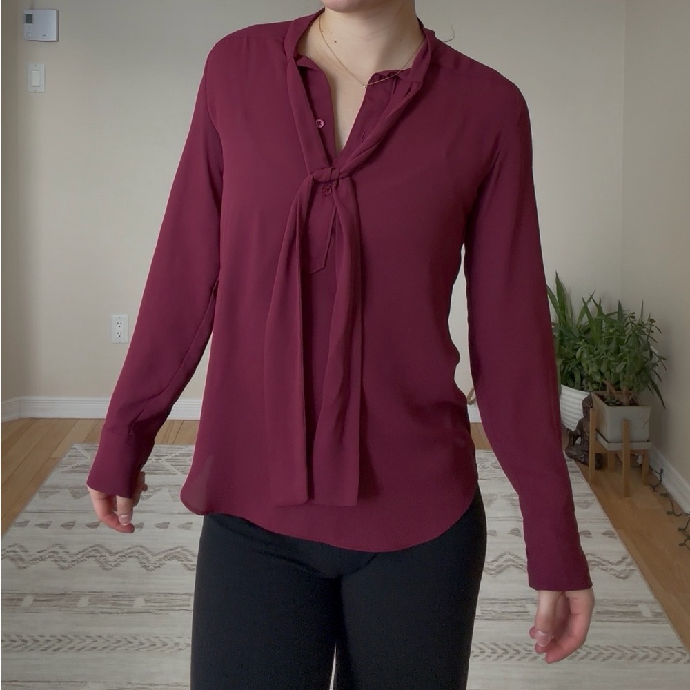 Aritzia Babaton burgundy blouse with tie neck and long sleeves. Size: XXS